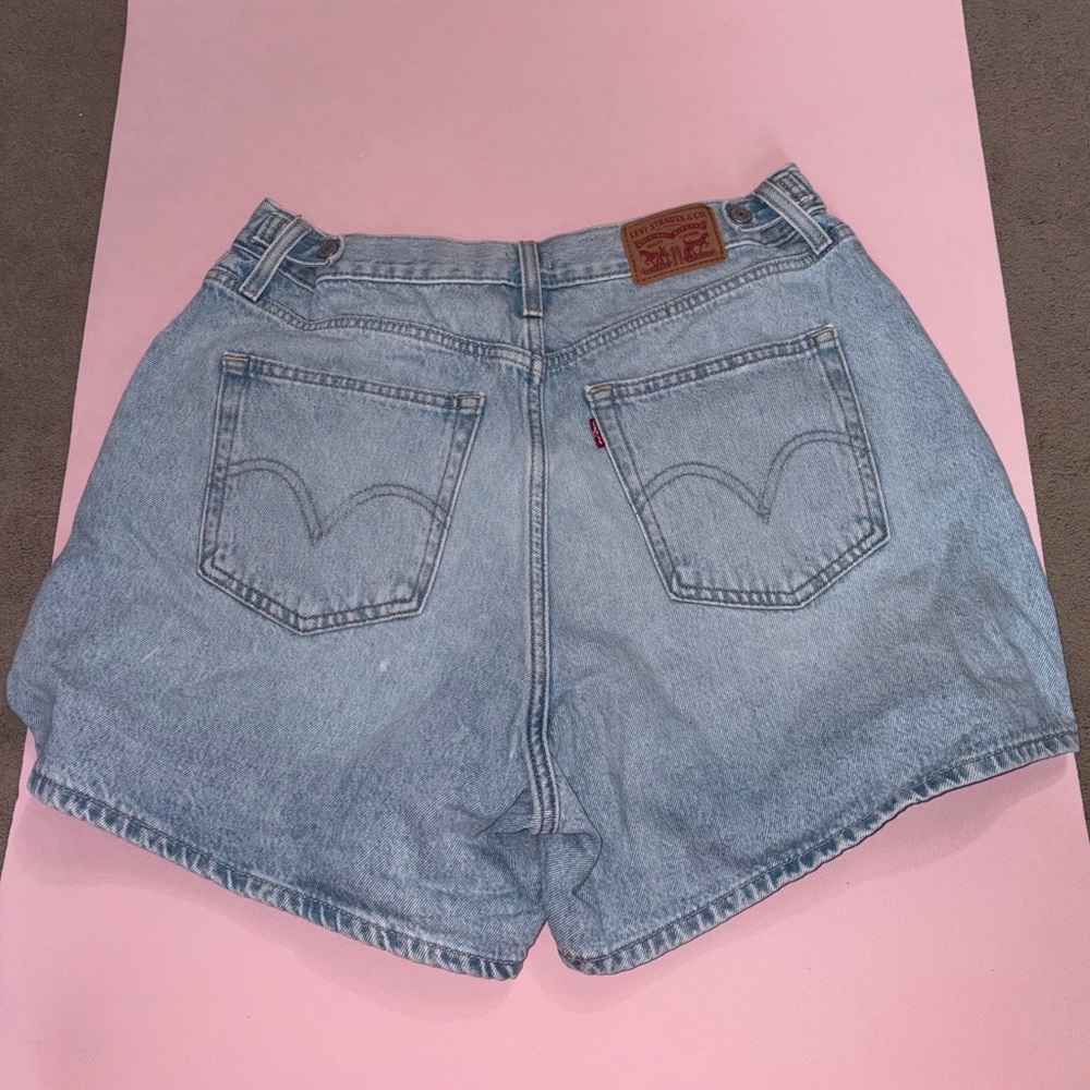 Cinch Waist Light Blue Levi’s Denim Shorts - Picture 3 of 3